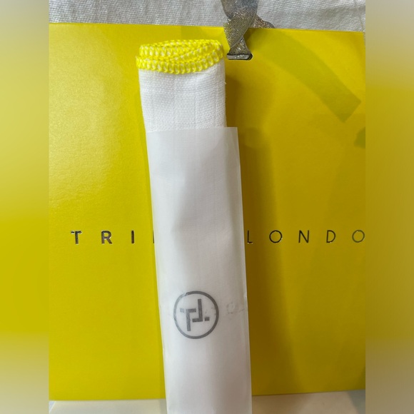 Trinny London brush, bag, towel gift set - Picture 6 of 12